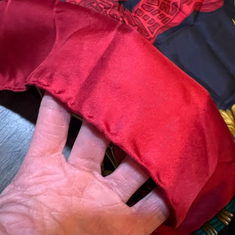Vintage BURBERRY 100% Silk Scarf red and blues horse - Picture 6 of 7